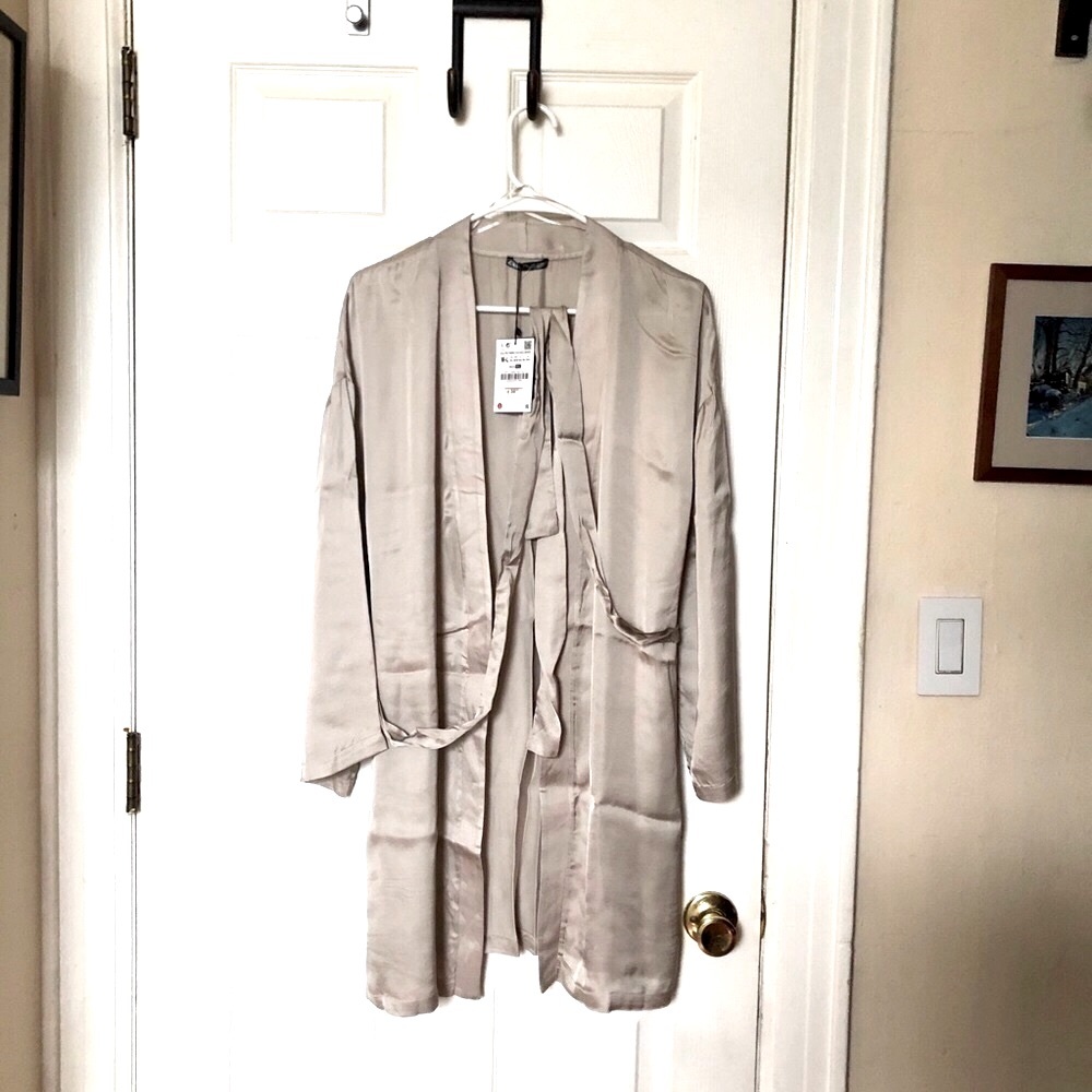 Zara Robe NWT Taupe Light Gray Satin Short Bridesmaid Kimono Sleepwear M L